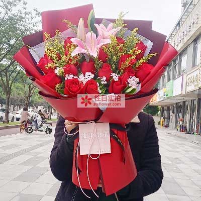 承德19朵红玫瑰百合，与你幸福前行